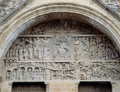 Pohled na tympanon posledního soudu, Kristus mezi rájem a peklem (socha od Romanesque
