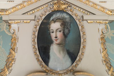 The Maid of the Inn (pastel) od Rosalba Giovanna Carriera