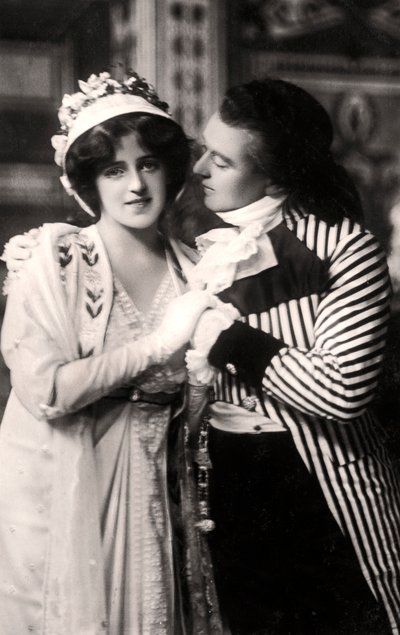 Robert Evett 1874-1949 a Denise Orme 1885-1960 v The Merveilleuses, počátek 20. století. od Rotary Photo
