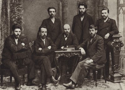 Lenin se skupinou členů Petrohradské ligy boje za emancipaci dělnické třídy, Petrohrad, únor 1897 od Russian Photographer