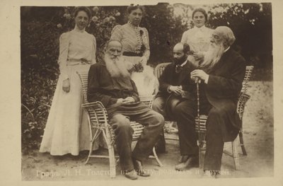 Leo Tolstoy s rodinou a přáteli od Russian Photographer