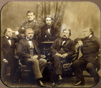 Leon Tolstoj (1828-1910) a Dmitrij Grigorovič (1822-1900) - Assis, Ivan Alexandrovič Gontcharov (1812-1891), Ivan Sergejevič Tourgueniev (Turgenev, Tourguenieff nebo Tourgueneff) (1818-1883), Drzhin Vasilievin (1818-1883) 1824-1864) a kol od Russian Photographer