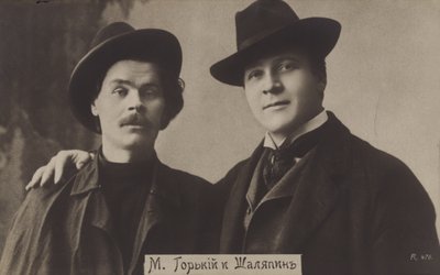 Maxim Gorkij a Feodor Chaliapin od Russian Photographer