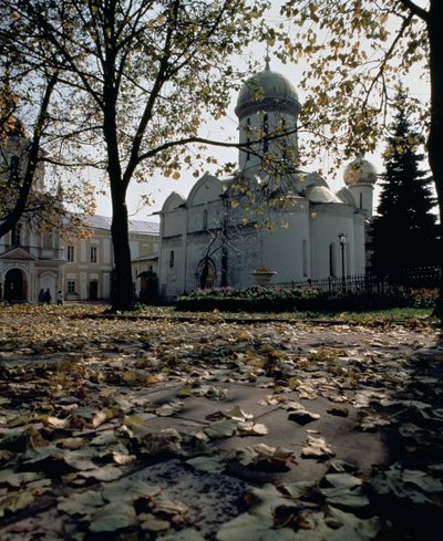 Katedrála svatého Sergeje Nejsvětější Trojice, založená kolem roku 1340 sv. Sergejem z Radoneše od Russian School
