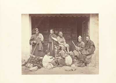 Dárdžiling; skupina Bhútů a Nepaulů od Samuel Bourne