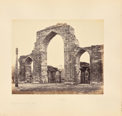 Dillí; Kutub Minar, Velký oblouk a železný sloup od Samuel Bourne