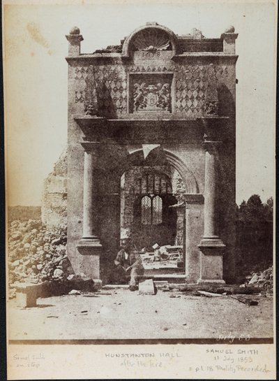 Samuel Smith sedí před zříceninou Hunstanton Hall od Samuel Smith