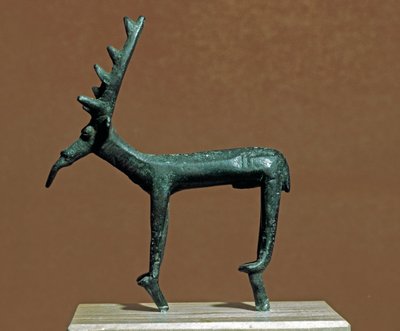 Nuragická kultura (nuraghi) Sardinská: bronzová soška jelena Iglesias. 8.-7. století před naším letopočtem. Cagliari, Národní archeologické muzeum, Sardinie, Itálie od Sardinia Nuragic Civilization