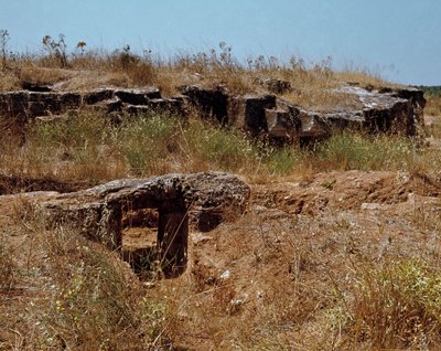 Nuragická kultura (nuraghi) Sardinská: ruiny přednuragického města na megalitickém místě Anghelu Ruju: centrální věž. 20. století před naším letopočtem. Alghero, Sardinie Itálie od Sardinia Nuragic Civilization