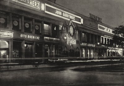Berlín: Augusta Viktoria-Platz (černobílá fotografie) od Sasha Stone
