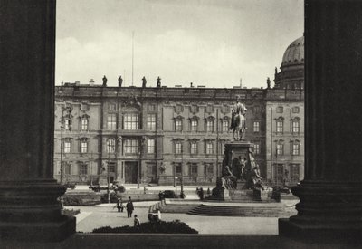Berlín: Blick auf Schloss und Lustgarten; Pohled na královský palác a Lustgarten (č/b foto) od Sasha Stone