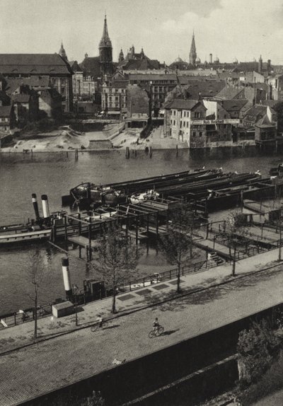 Berlín: Blick uber die Spree zur Klosterstrasse; Pohled na Sprévu a Klosterstrasse (černobílá fotografie) od Sasha Stone