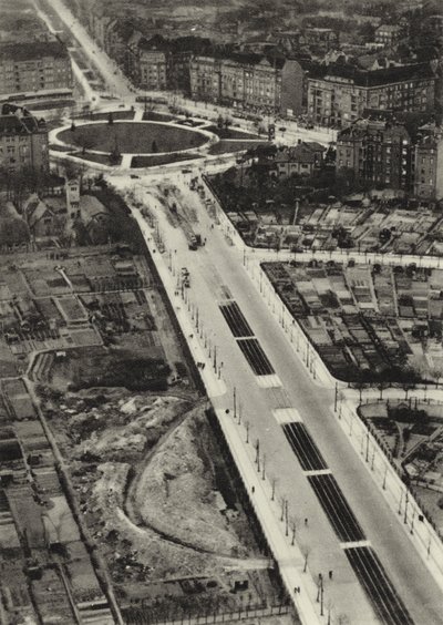 Berlín: Reichsstrasse, Reichskanzlerplatz (černobílá fotografie) od Sasha Stone