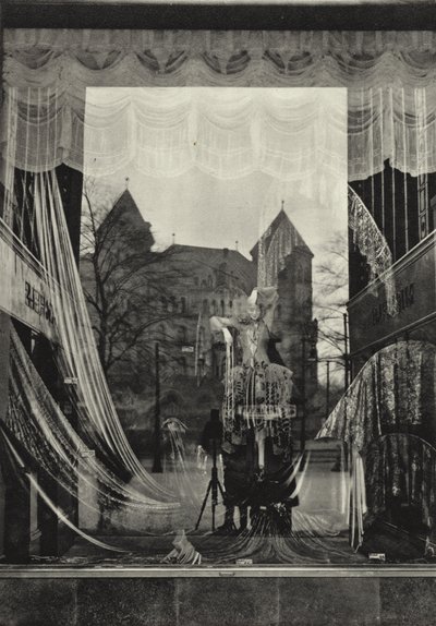 Berlín: Michelova výloha; Výloha (černobílá fotografie) od Sasha Stone
