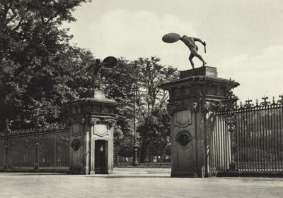 Berlín: Palác Charlottenburg, vchod; Palác Charlottenburg, vchod (černobílá fotografie) od Sasha Stone