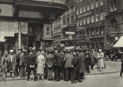 Berlín: Strassenhandler; Pouliční obchodník (černobílá fotografie) od Sasha Stone