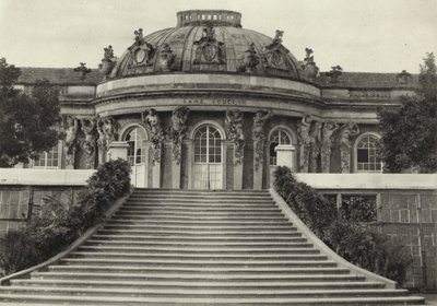 Postupim, zámek Sanssouci; Palác Sanssouci (černobílá fotografie) od Sasha Stone