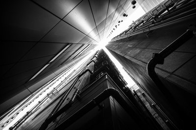 Geometrický výstup do města od Satoshi Hata