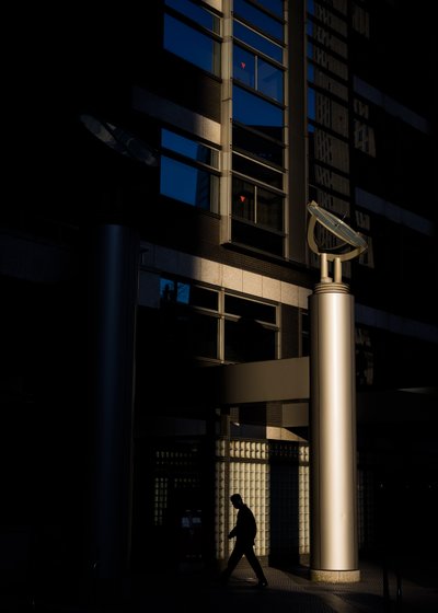 Městské světlo a stín od Satoshi Hata