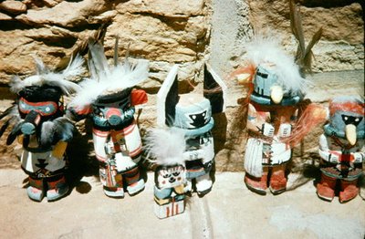 Kachina Dolls (kombinovaná média) od School American