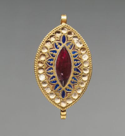 Přívěsek ve tvaru mandle, 400-600 (zlato, lapis lazuli, granát a sklo) od School Byzantine