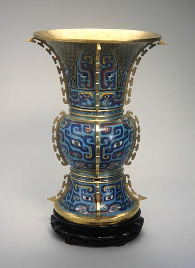 Váza a stojan ve tvaru Zun (cloisonne enamel & zitan) (viz také 272147) od School Chinese