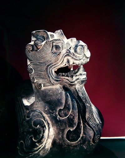 Detail chiméry, šest dynastií (220-589) (kámen) od School Chinese