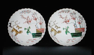 Pár jídel zdobených smalty famille verte ve stylu Kakiemon, období Kangxi od School Chinese