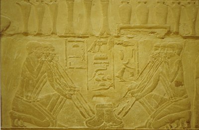 Starověký Egypt, Nástěnná řezba, Šperkaři tavící zlato, Merereuka Mastaba/Tomb, 6. dyn, Sakkára, Egypt (foto) od School Egyptian