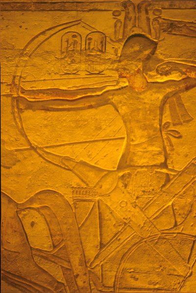Starověký Egypt, Nástěnná malba/řezba, Ramesse II. na voze v bitvě u Kadeše, Chrám Ramesse II. a Nefertari, Abú Simbel od School Egyptian