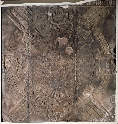 Egyptský starověk: „“Zvěrokruh“ Nízký reliéf ze stropu východní kaple Osiris v chrámu Hathor v Denderah. Ptolemaiovské období (332-30 př. n. l.) Paříž, muzeum Louvre od School Egyptian