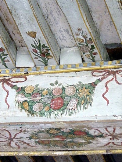 Detail malovaných trámů (lakované dřevo) od School French