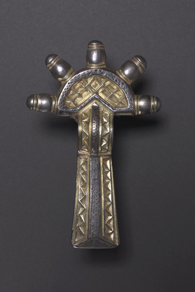 Luk Fibula, Alemannic, 500-550 (stříbrně zlacený a niello) od School German