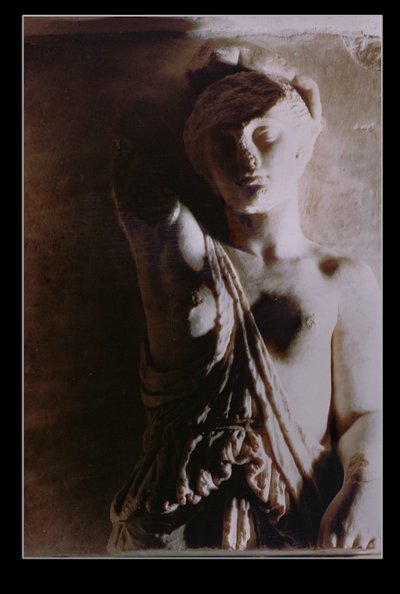 Postava Amazonky, reliéf z oltáře Artemis, Artemidin chrám v Efezu, 450-300 př. n. l. (mramor) od School Greek