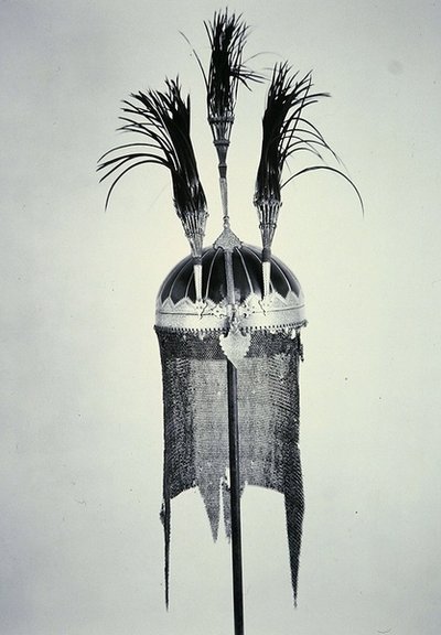 Mughal Helmet (kombinovaná média) od School Indian