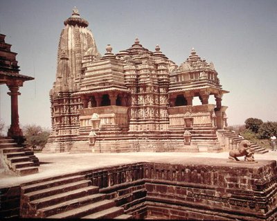 Pohled na chrám Devi Jagadamba od School Indian