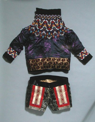 Dámská bunda a šortky, z Grónska (textil) od School Inuit