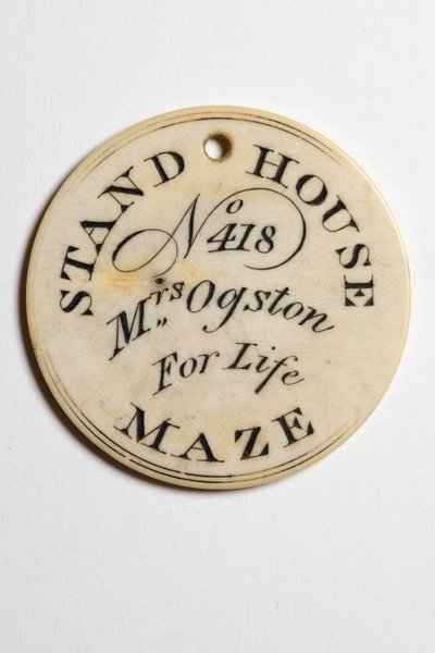 Maze Ground, Belfast (slonovina) od School Irish