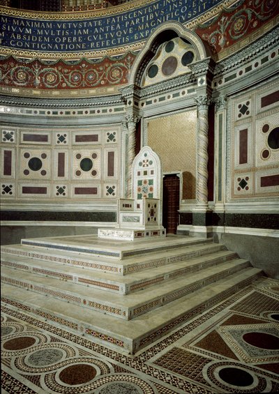 Pohled na biskupský stolec v papežské kazatelně apsidy baziliky sv. Jana v Lateránu (San Giovanni in Laterano). Řím od School Italian