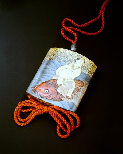 Inro, období Edo, konec 18. - začátek 19. století (lak se zlatem a želvovina) od Japanese School
