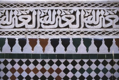 Detail zdi ve dvoře (dlažba a štuky) od School Moroccan