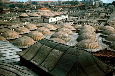 Panoramatický výhled na Istanbul s kopulemi Velkého bazaru od School Ottoman