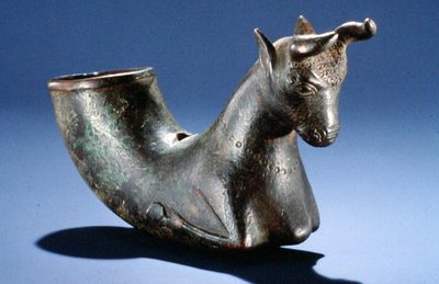Býk se složenýma nohama, cca 550-330 př.nl (bronz) od School Persian