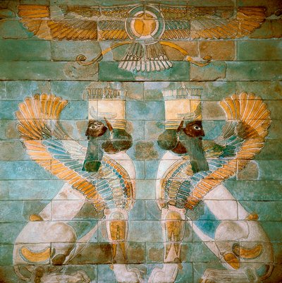 Perské umění rouenid: dvě androcefální sfingy (nebo lvi) pod vedením Ahury Mazdy, božstva zoroastrismu. Ze Susa, Írán (socha) od School Persian