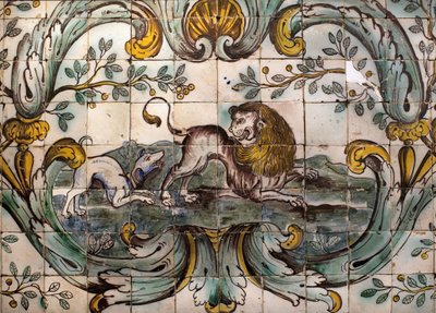 Pes ohrožující lva - Detail dekorativního panelu lovecké místnosti bývalého paláce Praia, Belem, Lisabon (Portugalsko) (Pes útočící na lva, dekorativní panel z lovecké místnosti bývalého paláce Praia, v Belem) - Musee national des od School Portuguese