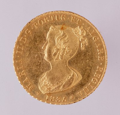 Zlatá koruna portugalské královny Marie II (1819-1853) 1835. Diam. 3,1 cm Neapol, archeologické muzeum od School Portuguese