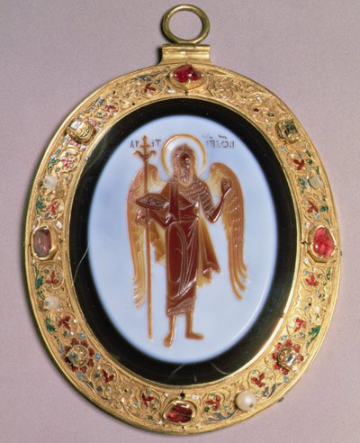 Panagia, vyřezávaný sardonyx osazený do zlata s perlami a šperky s filigránovým a emailovým zdobením, Moskva, polovina 16. století (sardonyx, zlato, drahokamy a email) od School Russian