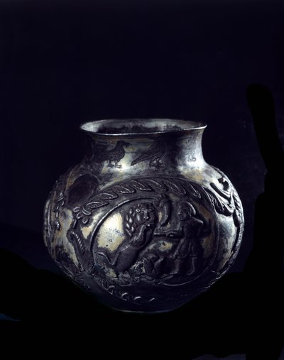 Perské umění: stříbrná váza. Rané sasánovské období. Zachovat v Bale, Švýcarsko od School Sasanian