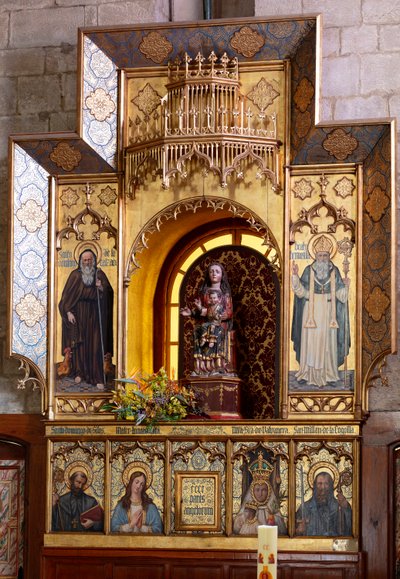 Poustevna (Poustevna Nuestra Señora de La Plaza). Uvnitř. Oltář (foto) od School Spanish