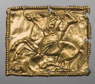 Art des steppes - Skytské umění: Plaketa zobrazující loveckou scénu. Zlato, rozměr : 5,2x4,2, 5.-4. století před naším letopočtem, Státní Ermitáž, Petrohrad od Scythian